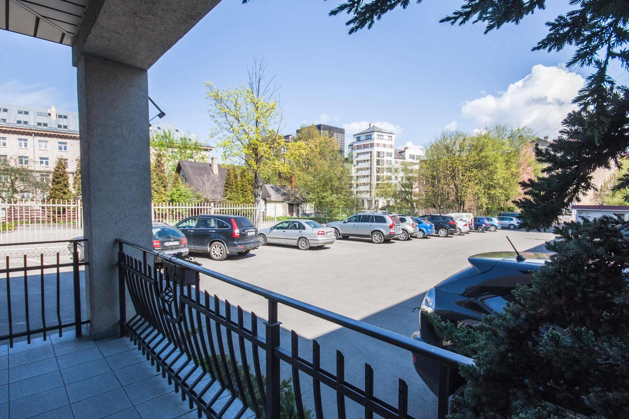 Hotel Kert Free Parking リガ エクステリア 写真